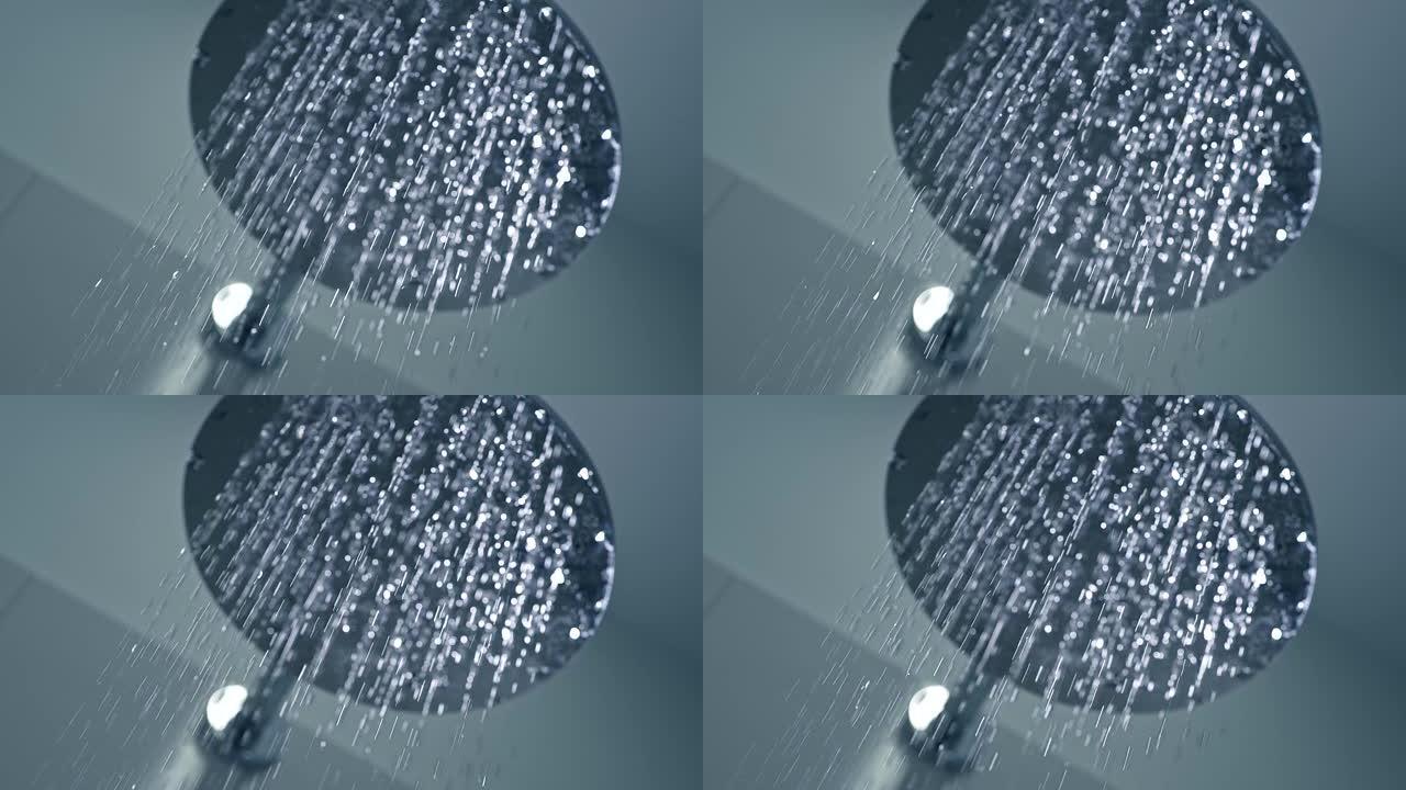 大圆形淋浴喷头。水流下来。模糊抽象特写镜头。慢动作镜头