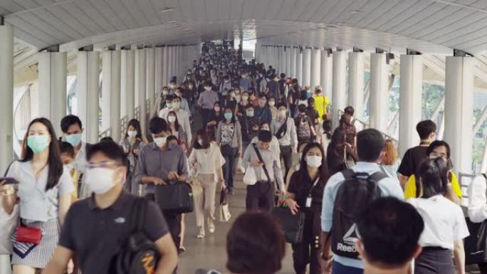 4k分辨率亚洲人在早上高峰时间去曼谷工作场所时，穿着面部保护装置预防冠状病毒或新型冠状病毒肺炎和空气