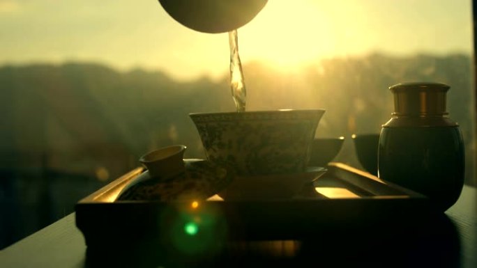 喝中国茶和日落