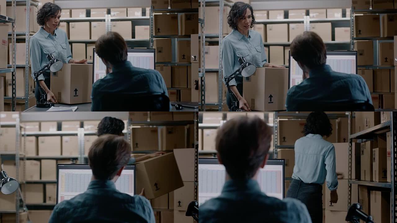 仓库库存经理坐在办公桌前与在个人计算机上使用电子表格的职员交谈。在背景货架上装满了纸箱包装，准备发货
