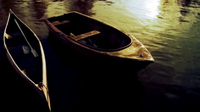 日落湖中划船。日落湖中划船