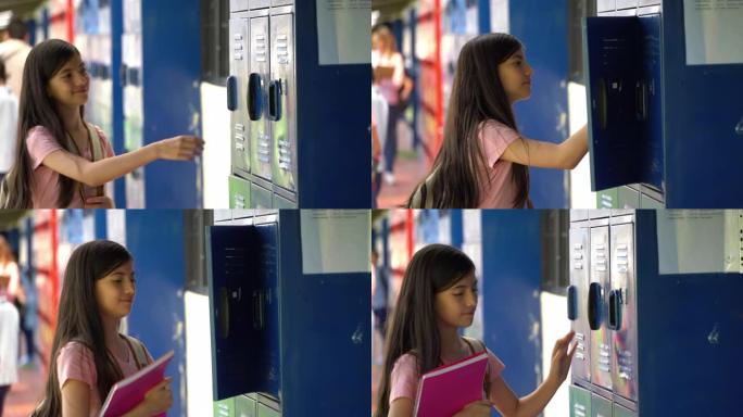 美丽的高中生走到她的储物柜在学校拿笔记本