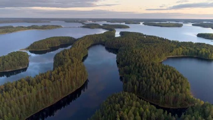 飞越芬兰的莱克兰。日落时许多绿色岛屿的航拍-古典芬兰风景。4K, UHD