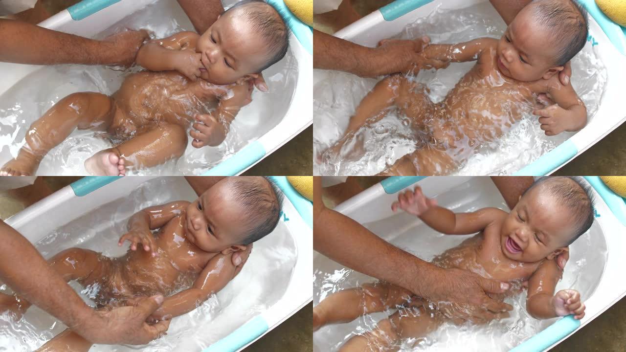 小男孩会说话洗澡给婴儿洗澡