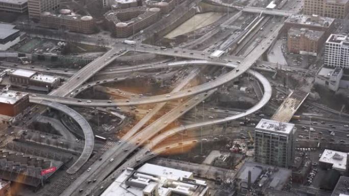 美国伊利诺伊州芝加哥高速公路上的芝加哥天际线