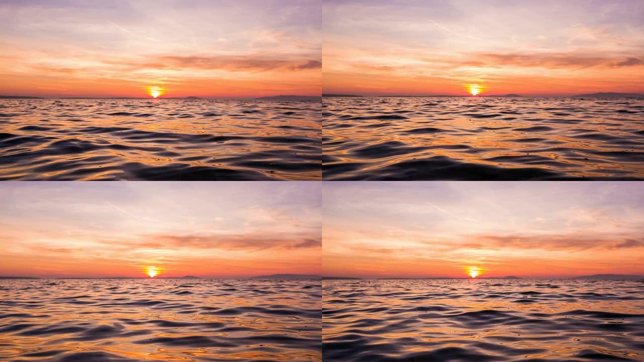 海洋海水中的彩色红色橙色日落天空