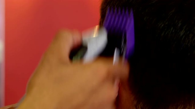 男人用修剪器4k修剪头发