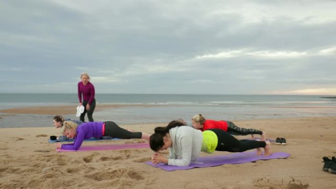 瑜伽沙滩班海边瑜伽课户外瑜伽课沙滩运动
