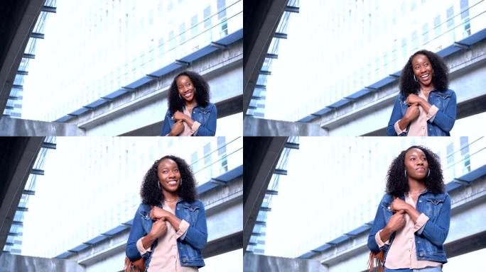 年轻的非裔美国妇女在城市，微笑