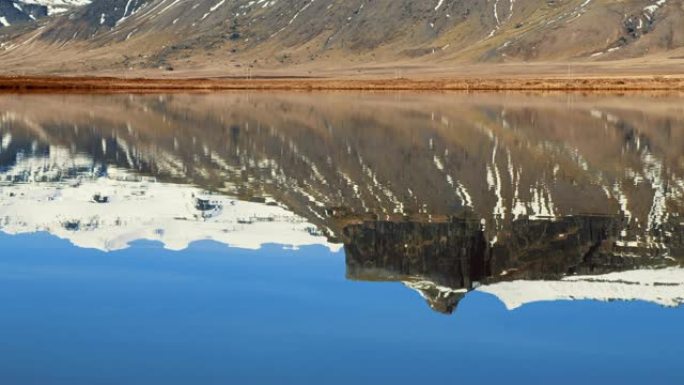 冰岛宁静湖山的MS反射