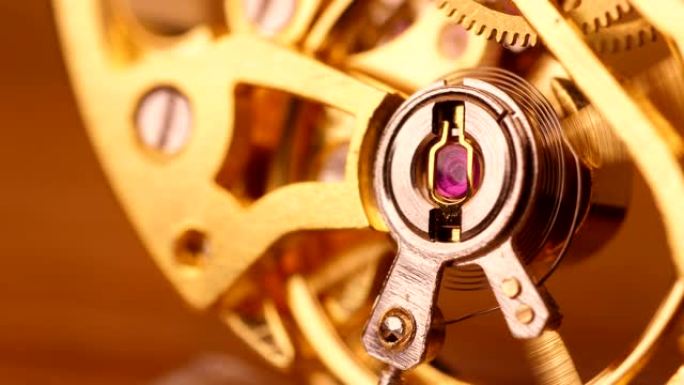 时钟齿轮的特写机械手表宝石镶嵌奢侈品