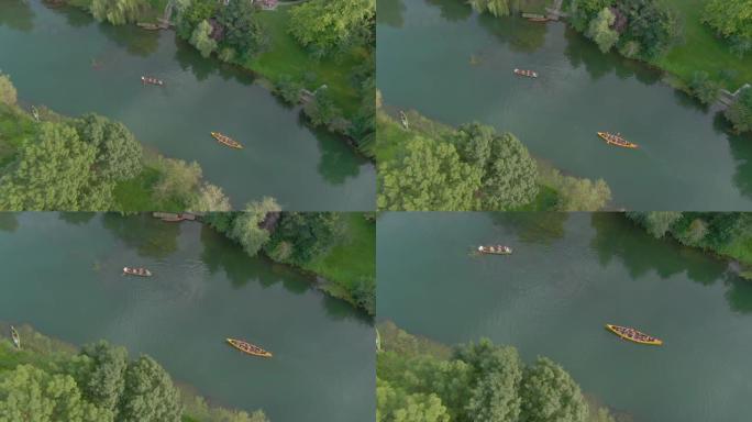 自上而下: 游客沿着懒惰的克尔卡河划着一艘小船和一艘独木舟。