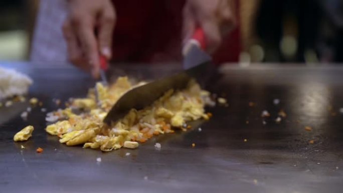 慢动作厨师烹饪Chahan Yakimeshi，炒饭日本烧烤铁板烧