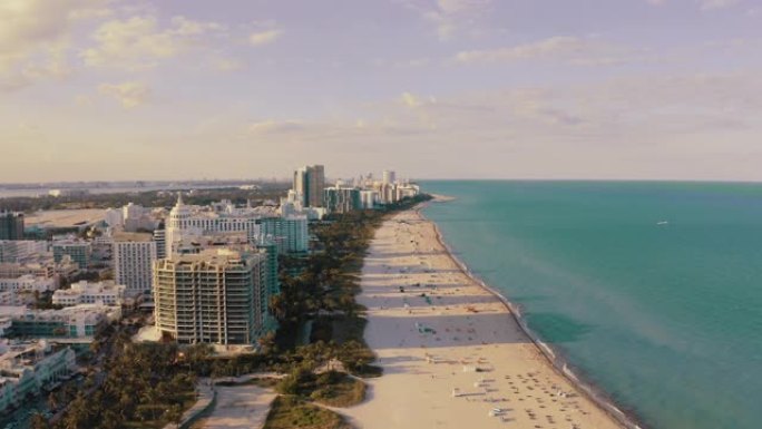 美国佛罗里达州迈阿密阳光明媚的迈阿密海滩和大西洋