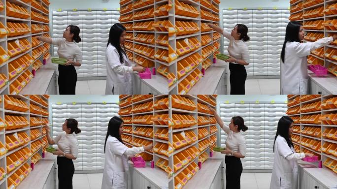 2亚裔华裔女药师合力为药方寻找货架