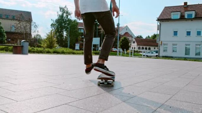 超级慢动作男子女士在阳光明媚的小镇广场滑板