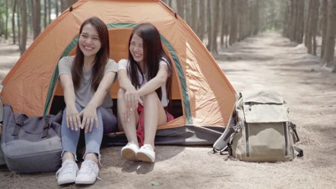 4k分辨率亚洲女人快乐的朋友享受夏季野营假期，在帐篷里有趣地说话