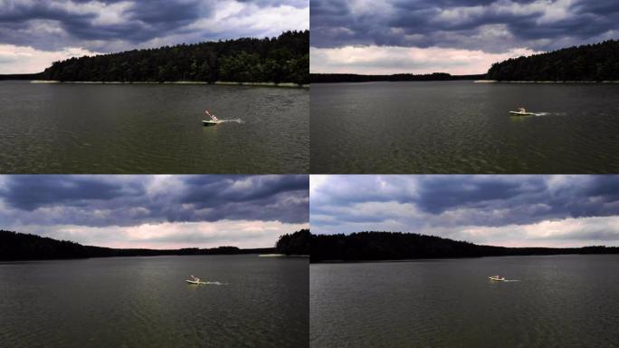 在湖上划独木舟航拍划船划桨视频素材船只小