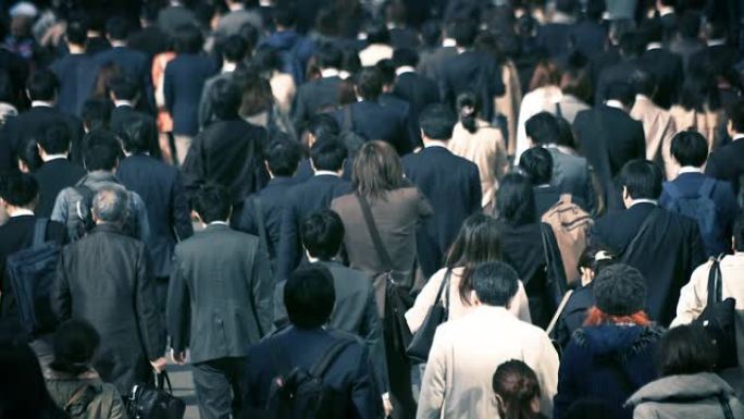 日本商人步行上班城市上班族沉默拥挤人群街