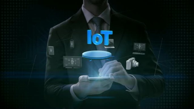 商人触摸智能手机，移动，各种连接 “iot” 技术的移动设备。4k电影。