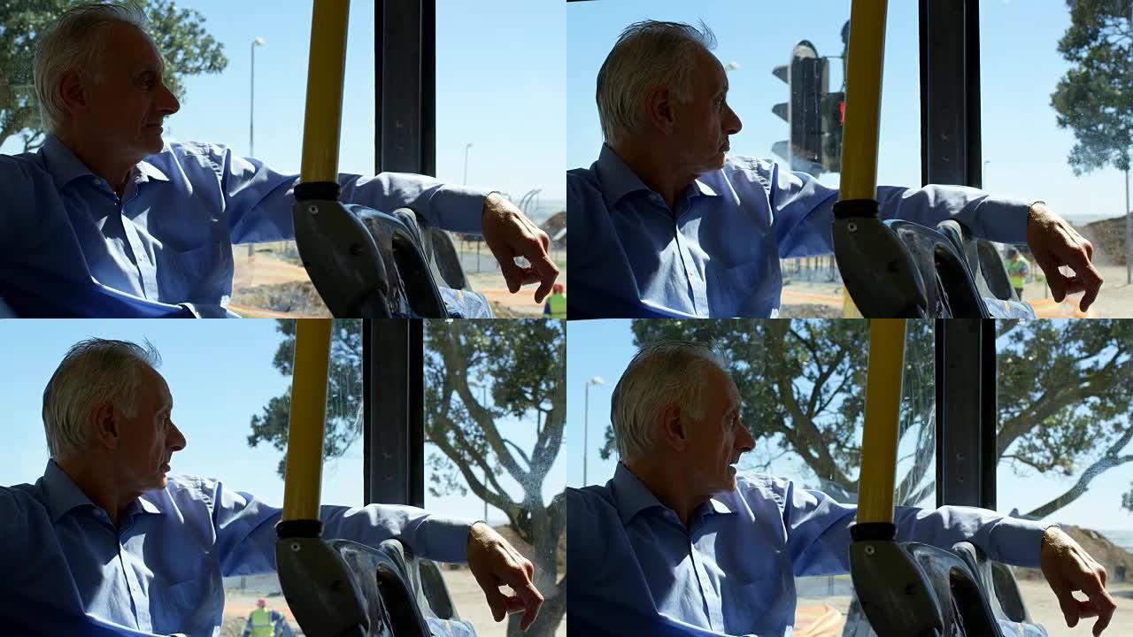 乘坐4k公交车时透过窗户看的高级男子