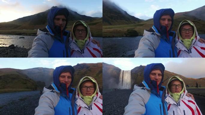 Selfie女士的观点与Skogafoss瀑布在冰岛的背景下