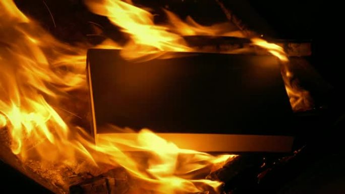 书被扔进火里书被扔进火里