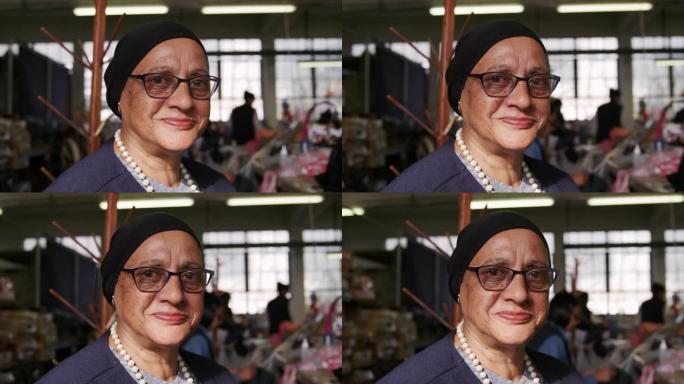 在帽子工厂工作的混血妇女