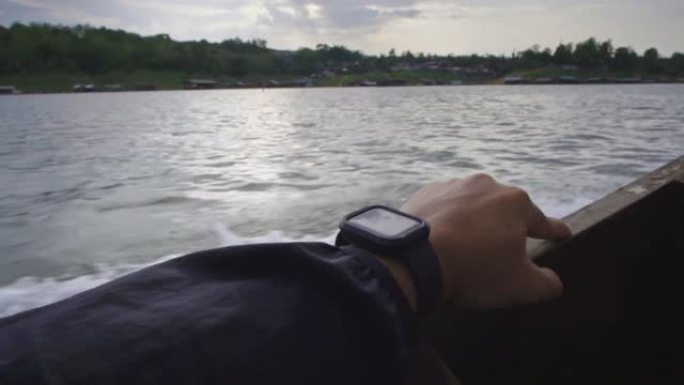 北碧府桑克拉布里河的乘船旅行的视点，慢动作