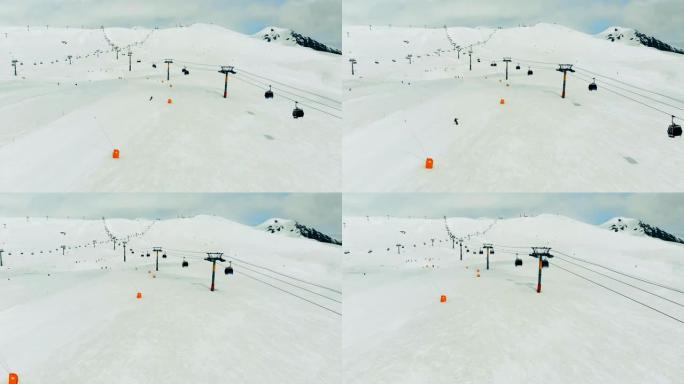 滑雪道上安装有漏斗的索道