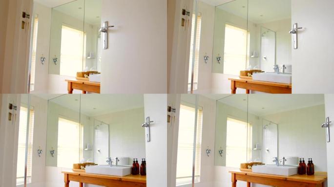 家用4k带水槽的现代浴室