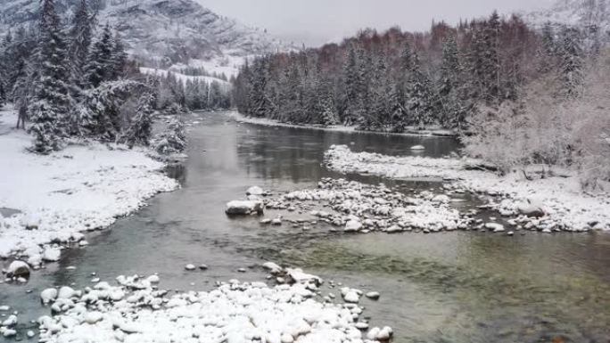 新疆鸟瞰图冬季雪花下雪雾凇风景