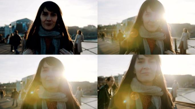 开朗的美女背包走路，在秋天的巴黎广场上摆姿势微笑，镜头闪烁慢动作