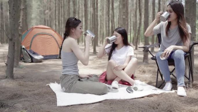 4k分辨率亚洲女人快乐的朋友享受夏季野营假期