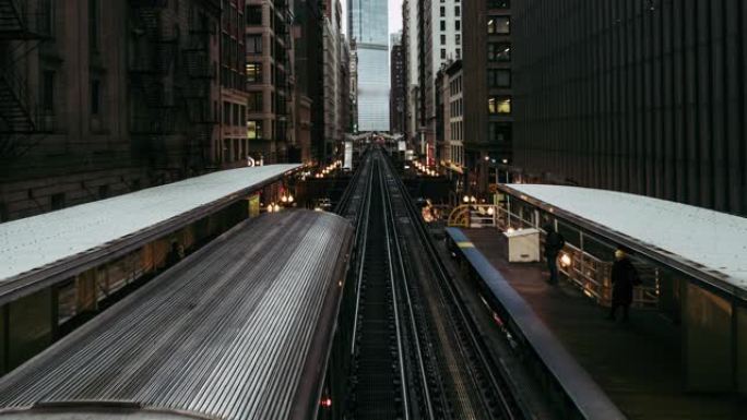 芝加哥地铁列车的T/L视图/伊利诺伊州芝加哥