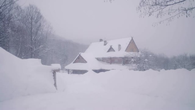 冬季仙境。雪山景观。避难所建筑