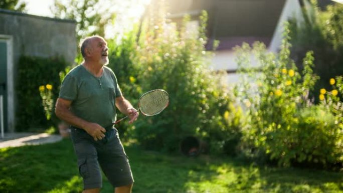打羽毛球的老人视频素材老年打老龄化健身心