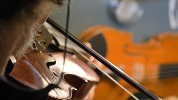 专业小提琴大师用自己的双手制作小提琴，使用干净的云杉，松树，眼镜，飞机，琴弦。