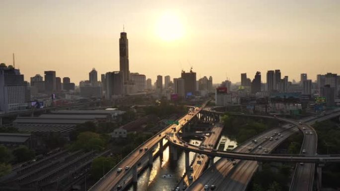 日落时曼谷的鸟瞰图
