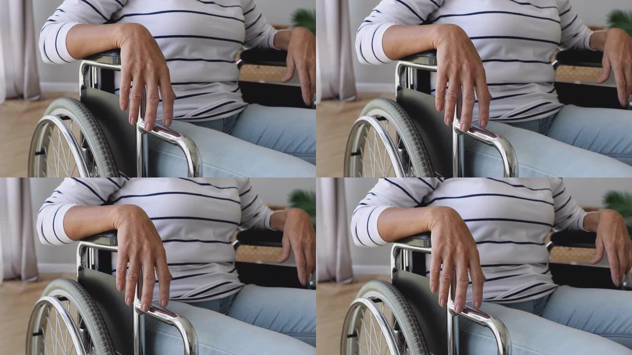 退休老妇独自坐在轮椅上在家。