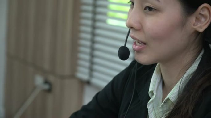 在呼叫中心办公室工作的美丽亚洲女性接线员