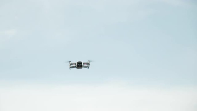 无人机在山上飞行的4k视频。