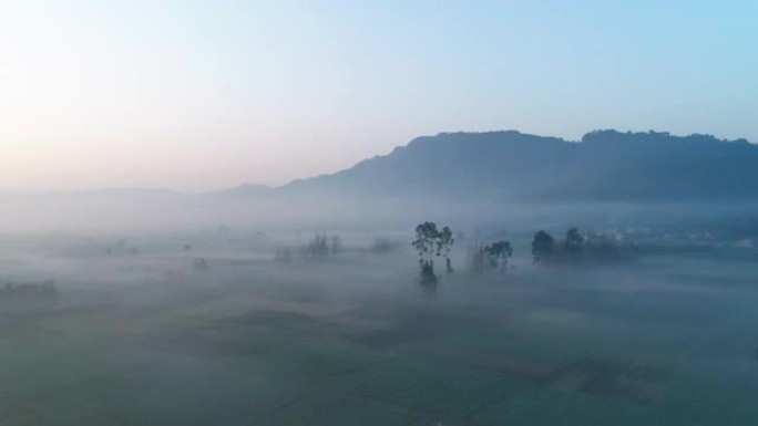 黎明时四川乡村景观的空中景观