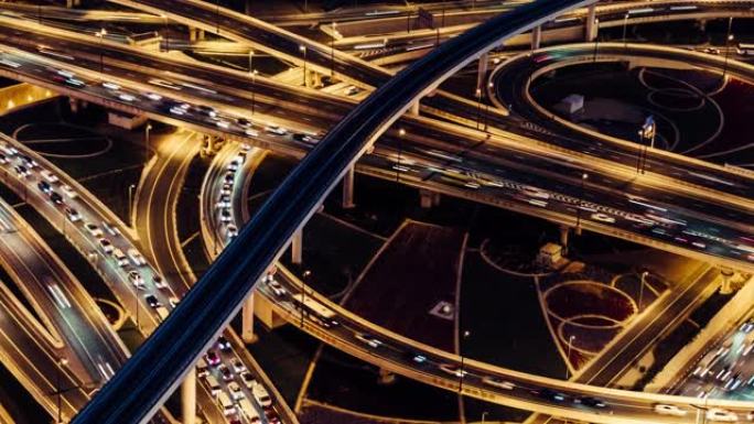 T/L MS TU鸟瞰图立交桥，地铁和城市交通，黄昏到夜晚的过渡/迪拜，阿联酋