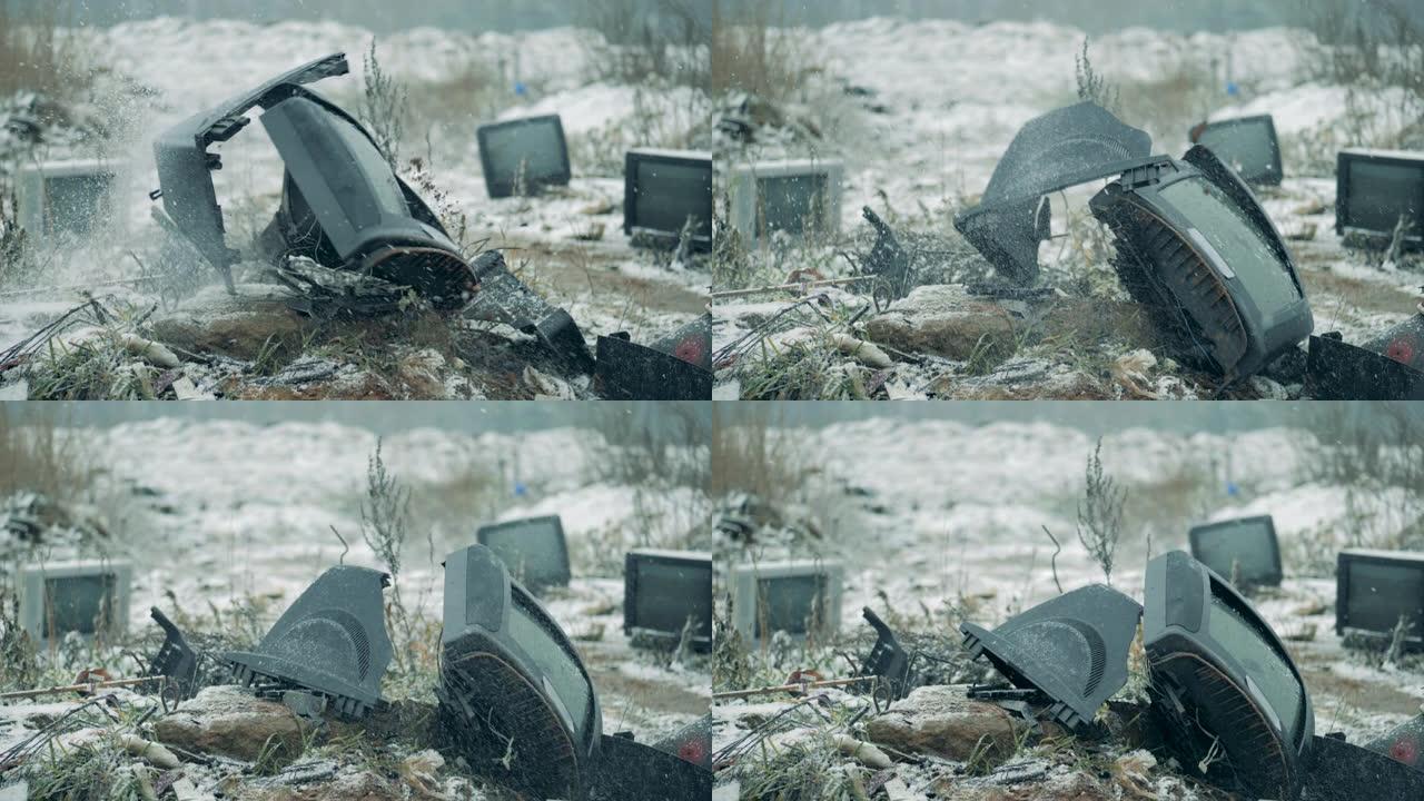 一台电视掉在垃圾场上，分崩离析。