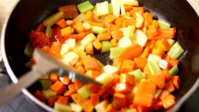 烹饪混合蔬菜炒菜热油