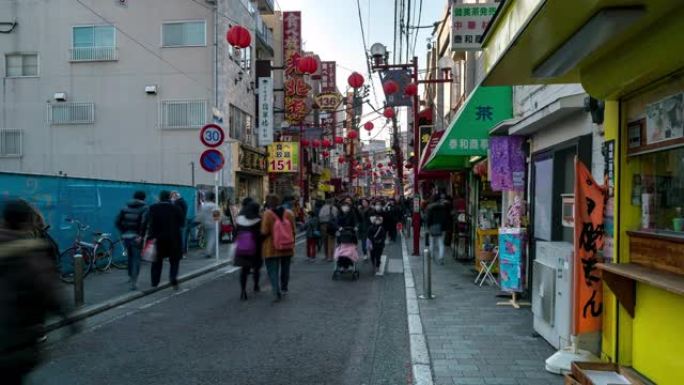 延时: 在日本横滨最大的中国小镇拥挤的游客行人