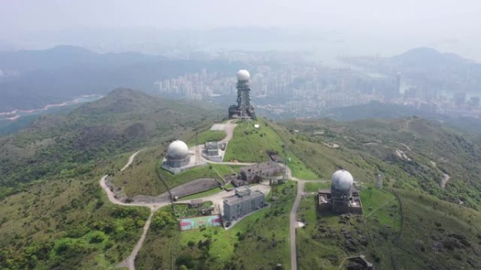 香港最高峰大帽山天文台站的无人机景观