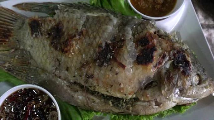 盐脆皮烤鱼泰国菜盐脆皮烤鱼泰国菜