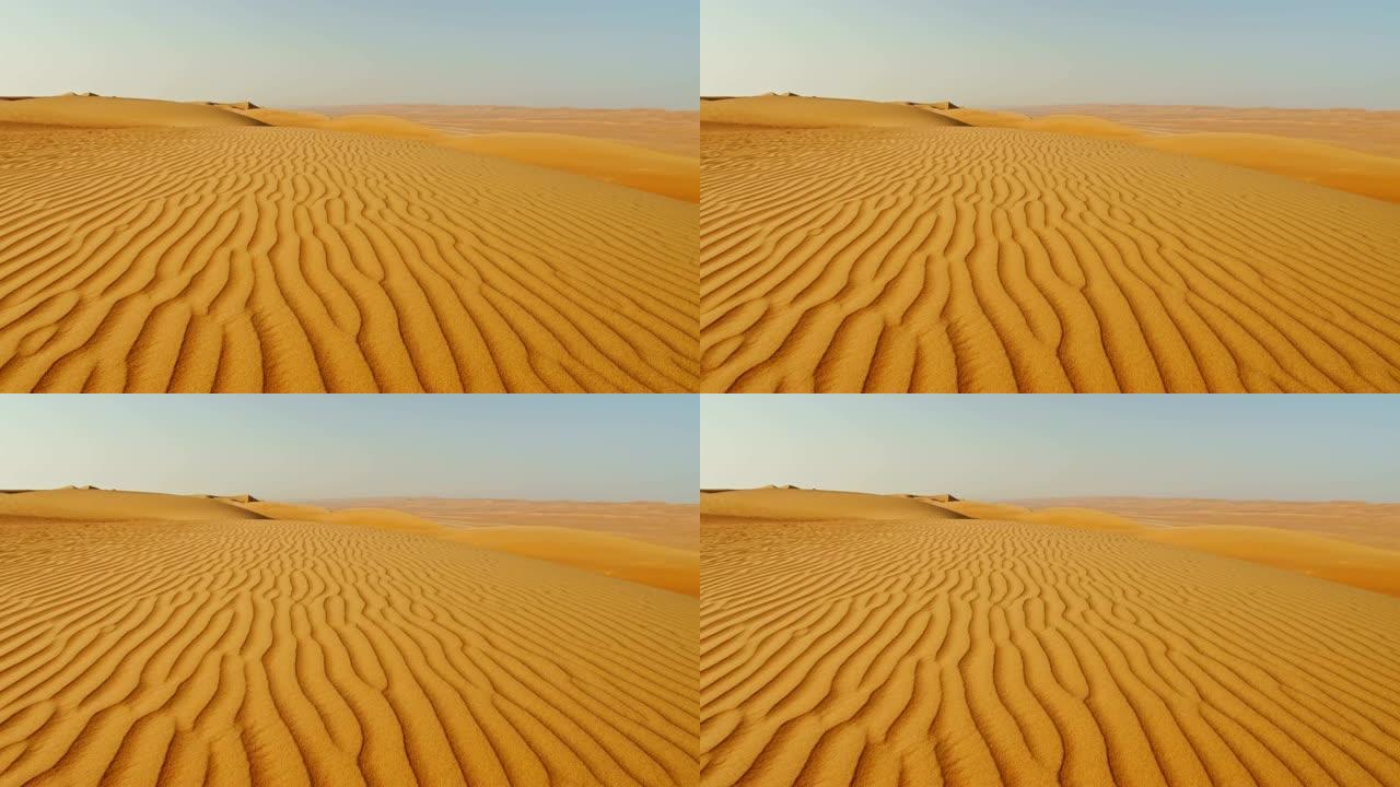 DS在阿曼沙漠中的沙丘上荡漾